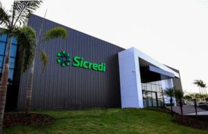 Sicredi Vale do Piquiri Abcd PR/SP alcança a marca de 300 mil associados Capital SocialSicredi sicredi 300 mil associados beneficios associados