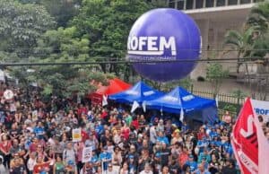 Servidores Municipais rejeitam reajuste parcelado e marcam nova paralisação para 05 de maio, com indicativo de greve funcionalismo municipal greve servidores municipais greve