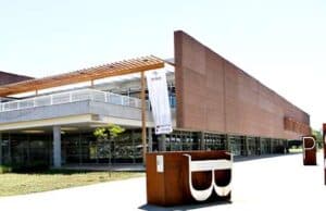 Biblioteca de São Paulo tem aula de esgrima, batalha de rima e exposição na última semana de setembro. Grátis. Biblioteca São Paulo Grátis