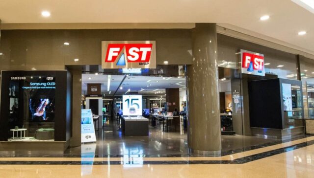 Fast Shop fecha lojas