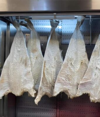 Na Zona Cerealista de São Paulo, Casa Flora reúne o melhor bacalhau da cidade, azeites e vinhos premiados para a Páscoa Casa Flora bacalhau azeites