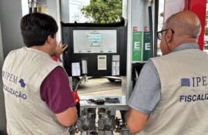 Fiscalização encontra diferença de até 1,6 litro em abastecimento em posto de Santana fiscalização posto santana
