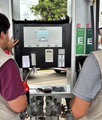 Fiscalização encontra diferença de até 1,6 litro em abastecimento em posto de Santana fiscalização posto santana