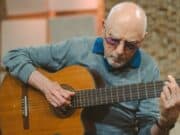 Teatro Alfredo Mesquita recebe show de lançamento do álbum Falando de Amigos de Dino Galvão Bueno alfredo mesquita dino galvão