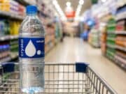 Anvisa anuncia o recolhimento de mais de 374 mil garrafas de água mineral Crystal após identificação de bactéria anvisa recolhimento água crystal