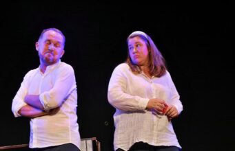 Thriller cômico DO RÉ MI FU – O Mundo Fora da Escala ganha temporada popular no Teatro Alfredo Mesquita, de 4 a 20 de setembro Do Ré Mi Fu