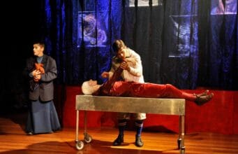 Sesc Santana apresenta Frankinh@, Uma História em Pedacinhos. A montagem integra a 28ª Edição do Palco Giratório Sesc Santana Palco Giratório