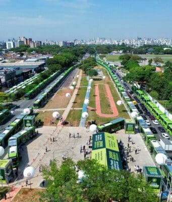 De parar o trânsito: 250 novos ônibus elétricos da Prefeitura são apresentados na Praça Heróis da FEB em Santana ônibus elétricos prefeitura